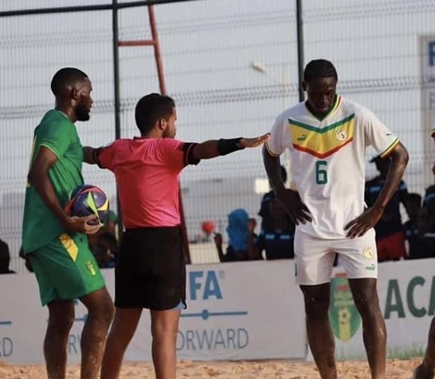 Beach soccer – Amical Mauritanie-Sénégal (8-7) : Ngalla Sylla déplore l’arbitrage et l’absence de service d’ordre 